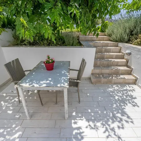 Johns Luxury Naxos * Pláka